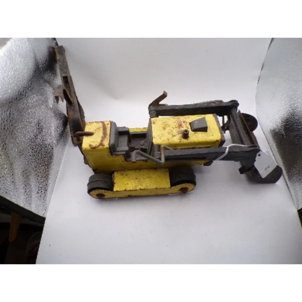 Vintage Yellow Pressed Steel Construction Toy Excavator Tractor Crawler‎